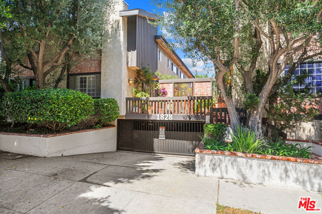 1828 Barry Avenue - Photo 36