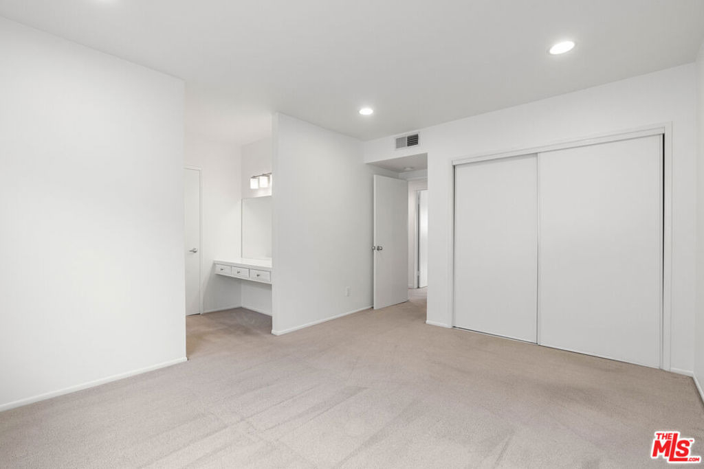 1828 Barry Avenue - Photo 22