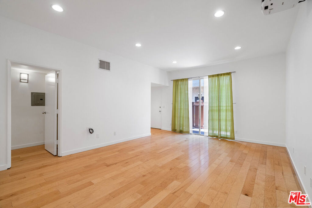 1828 Barry Avenue - Photo 7