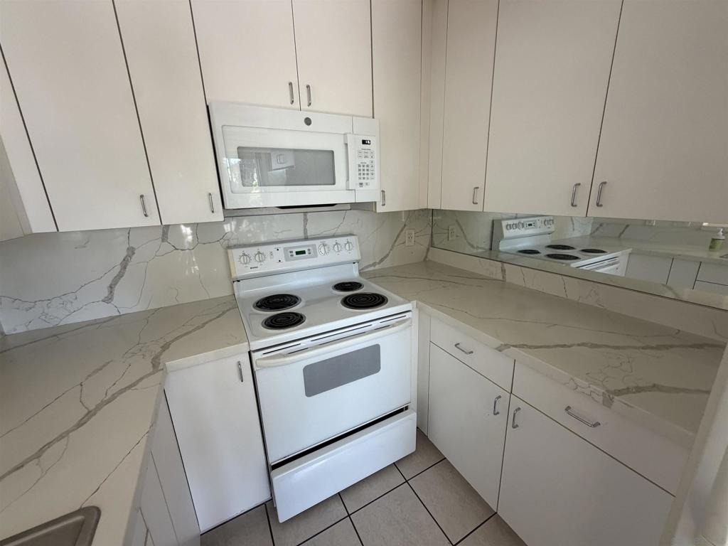 1112 Thomas Avenue - Photo 12