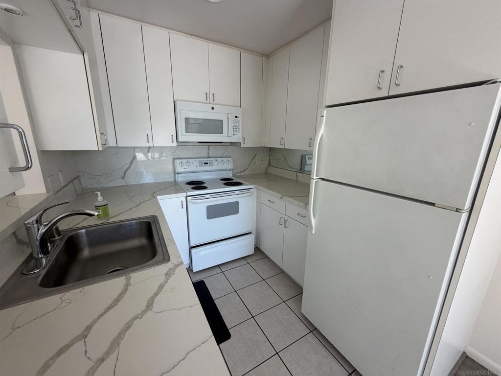 1112 Thomas Avenue - Photo 10