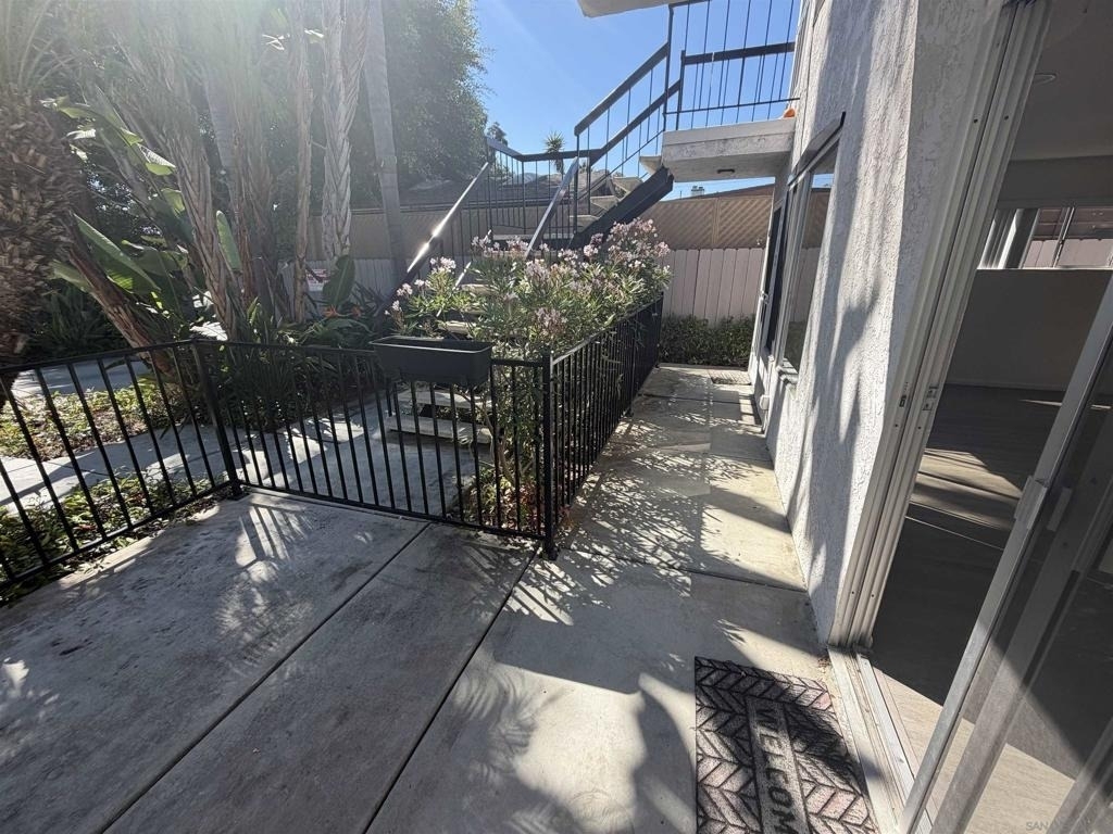 1112 Thomas Avenue - Photo 8