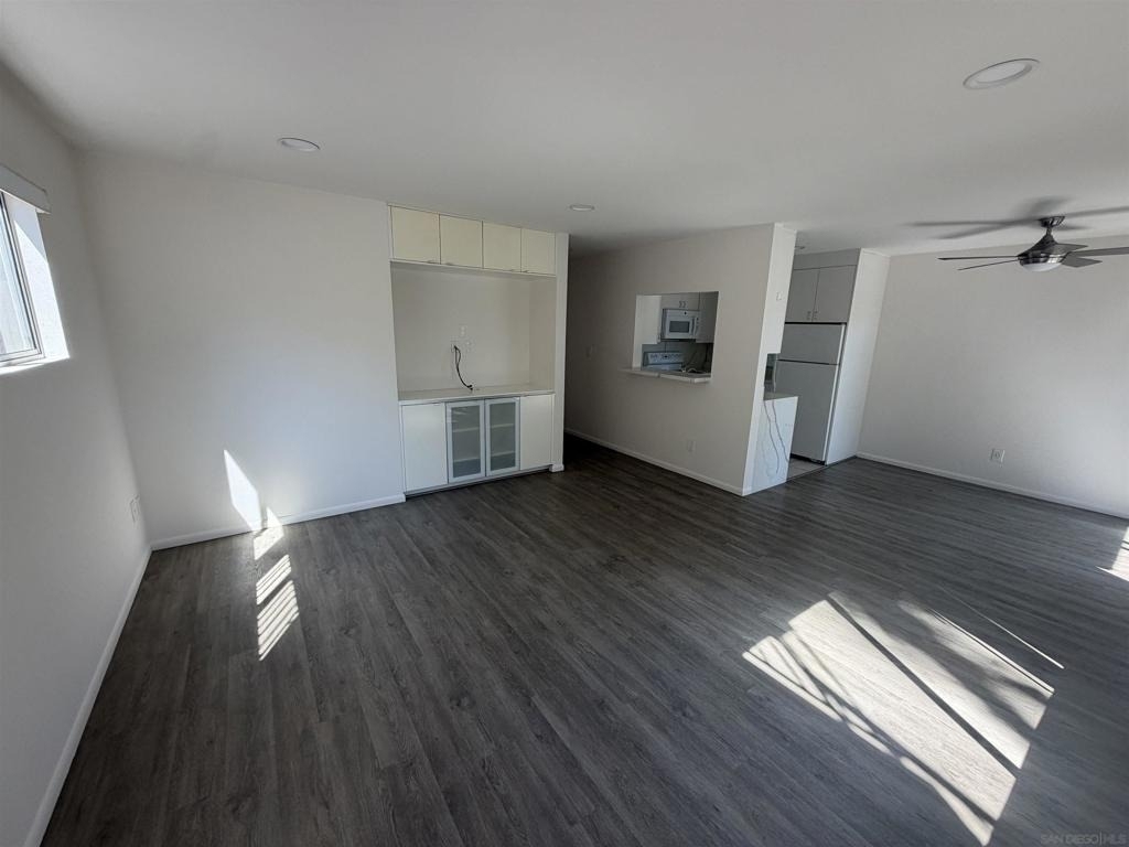 1112 Thomas Avenue - Photo 2