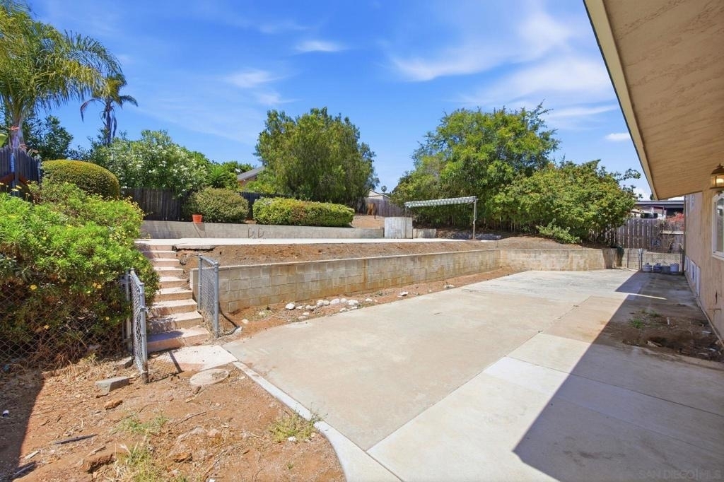 352 Beaumont Drive - Photo 5