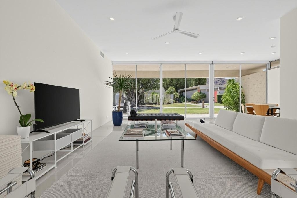 340 Desert Lakes Drive - Photo 2