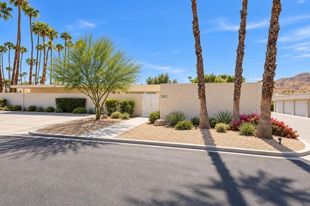 340 Desert Lakes Drive - Photo 0