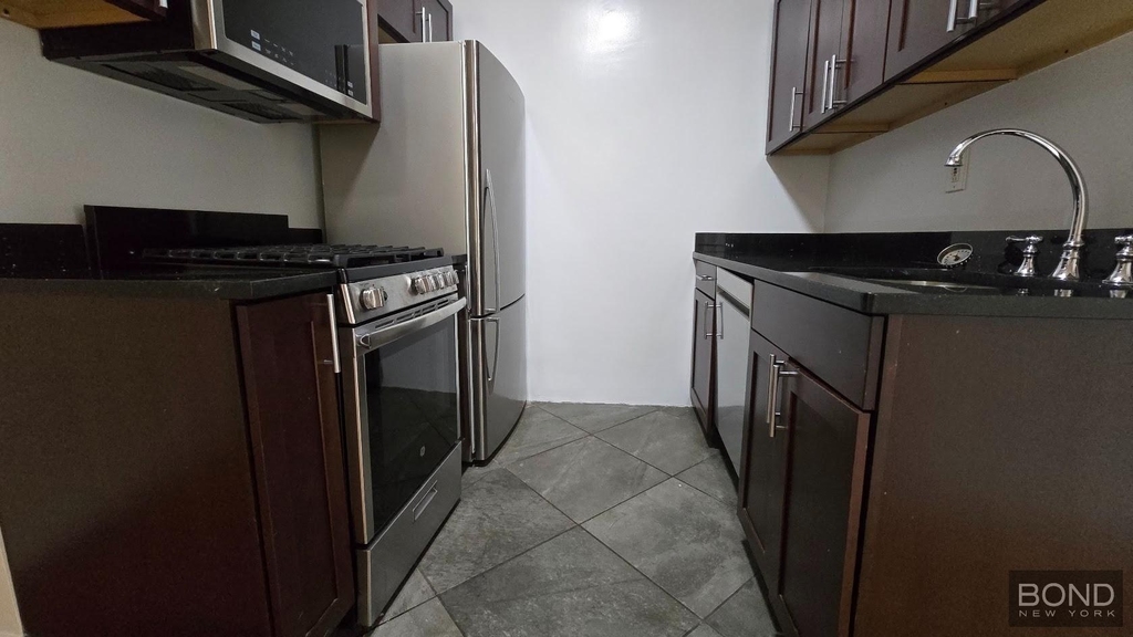 West 11th Street - Photo 6