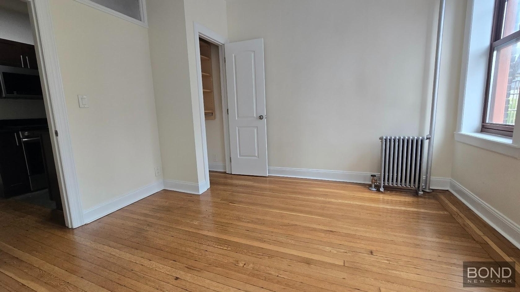 West 11th Street - Photo 3