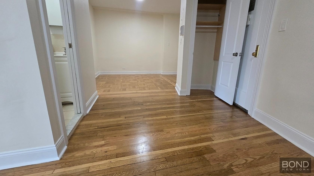 West 11th Street - Photo 1