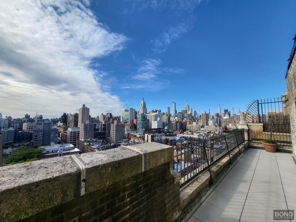 Second Avenue - Photo 0