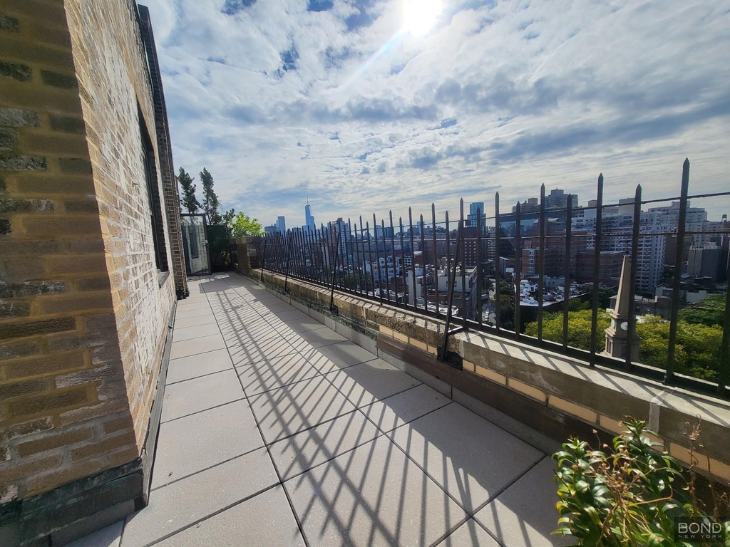 Second Avenue - Photo 1