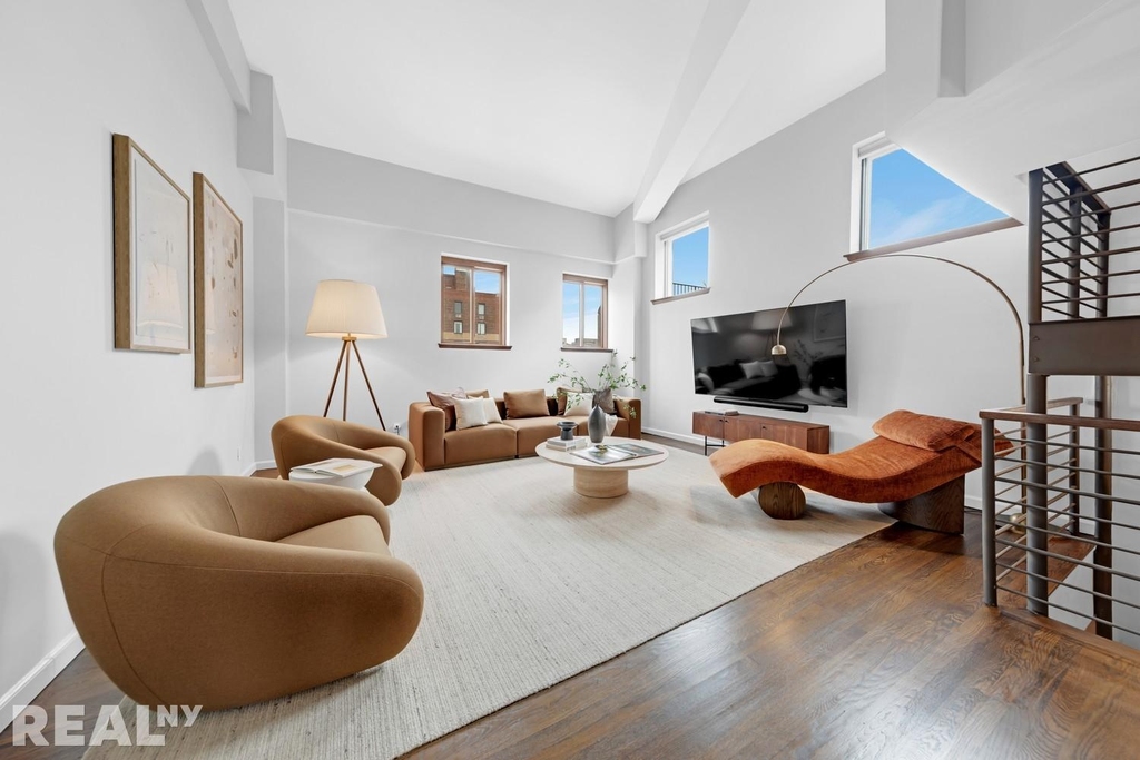 305 Second Avenue - Photo 0
