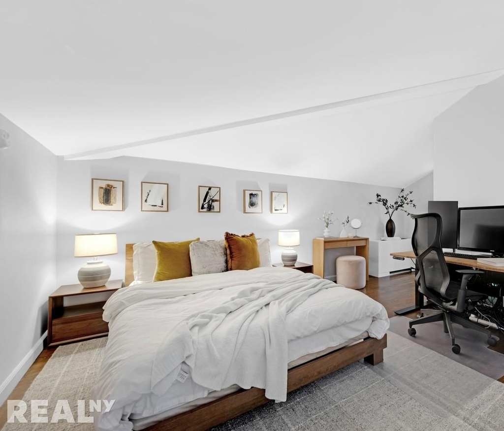 305 Second Avenue - Photo 10