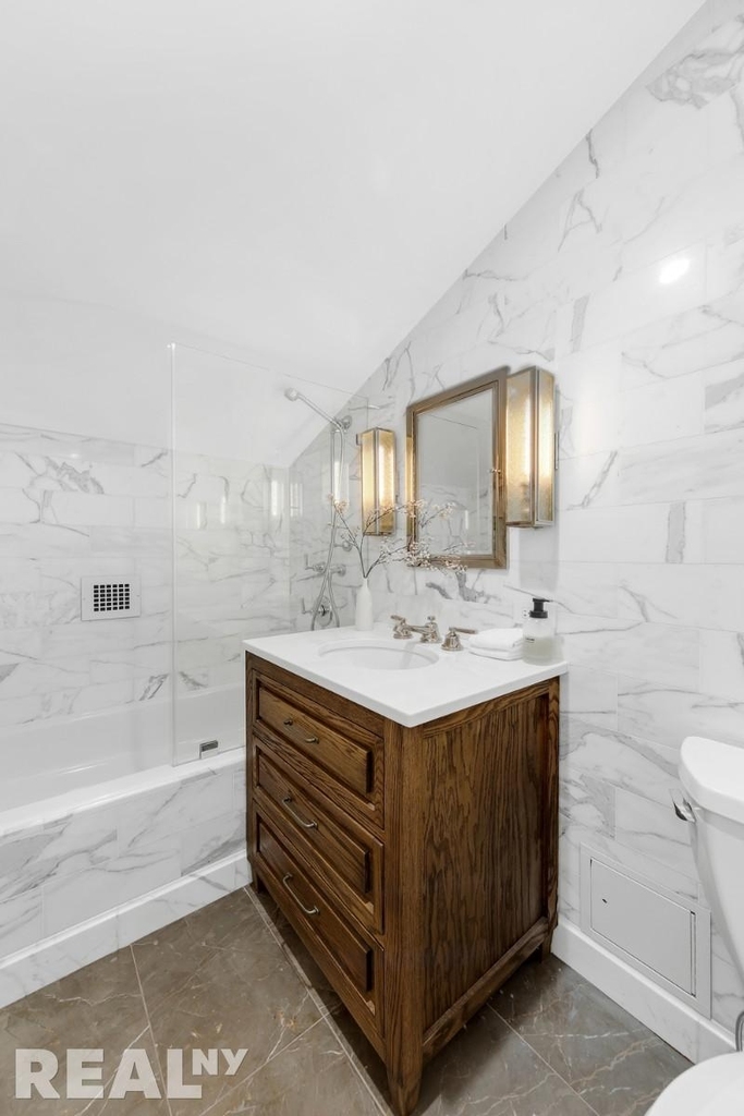 305 Second Avenue - Photo 12