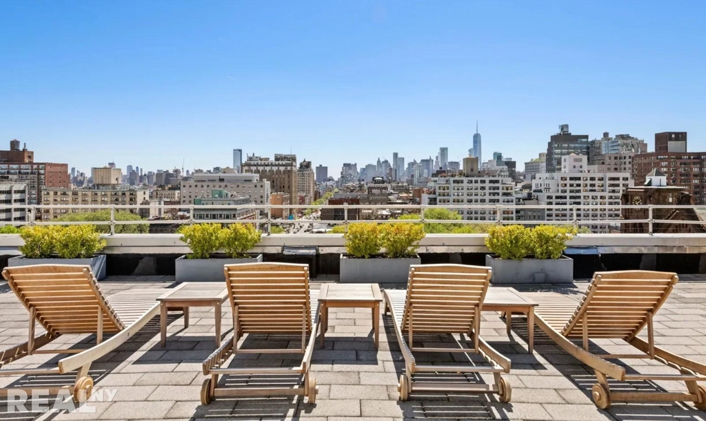 305 Second Avenue - Photo 16