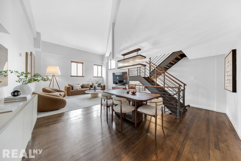 305 Second Avenue - Photo 2