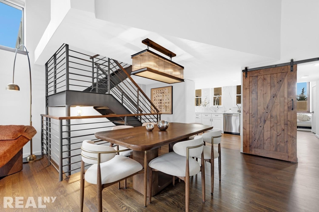 305 Second Avenue - Photo 3