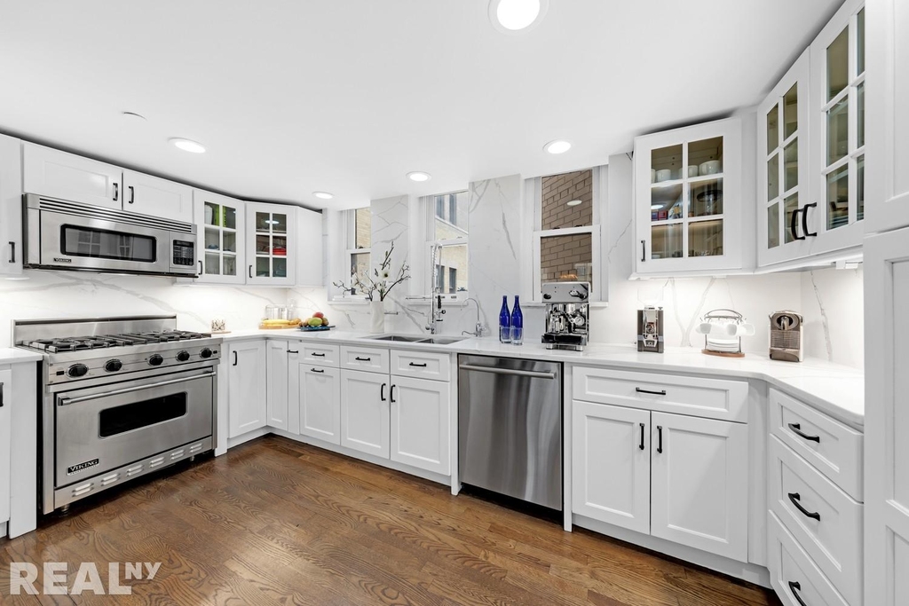 305 Second Avenue - Photo 5