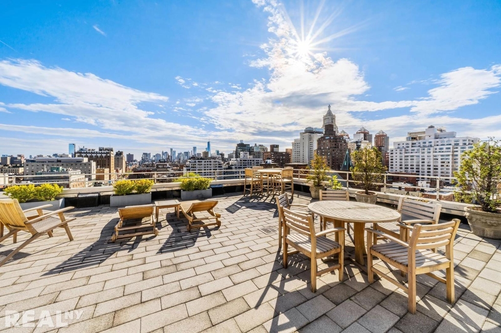 305 Second Avenue - Photo 14