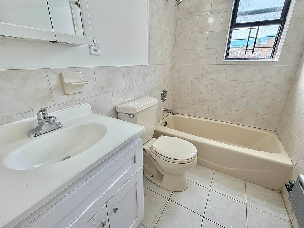 Bowne Street - Photo 18