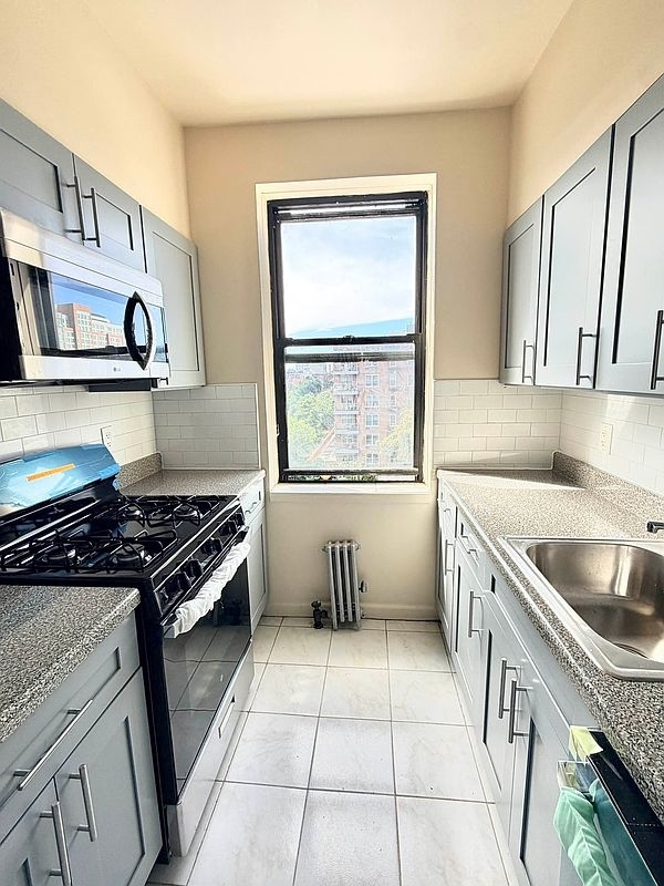 Bowne Street - Photo 13