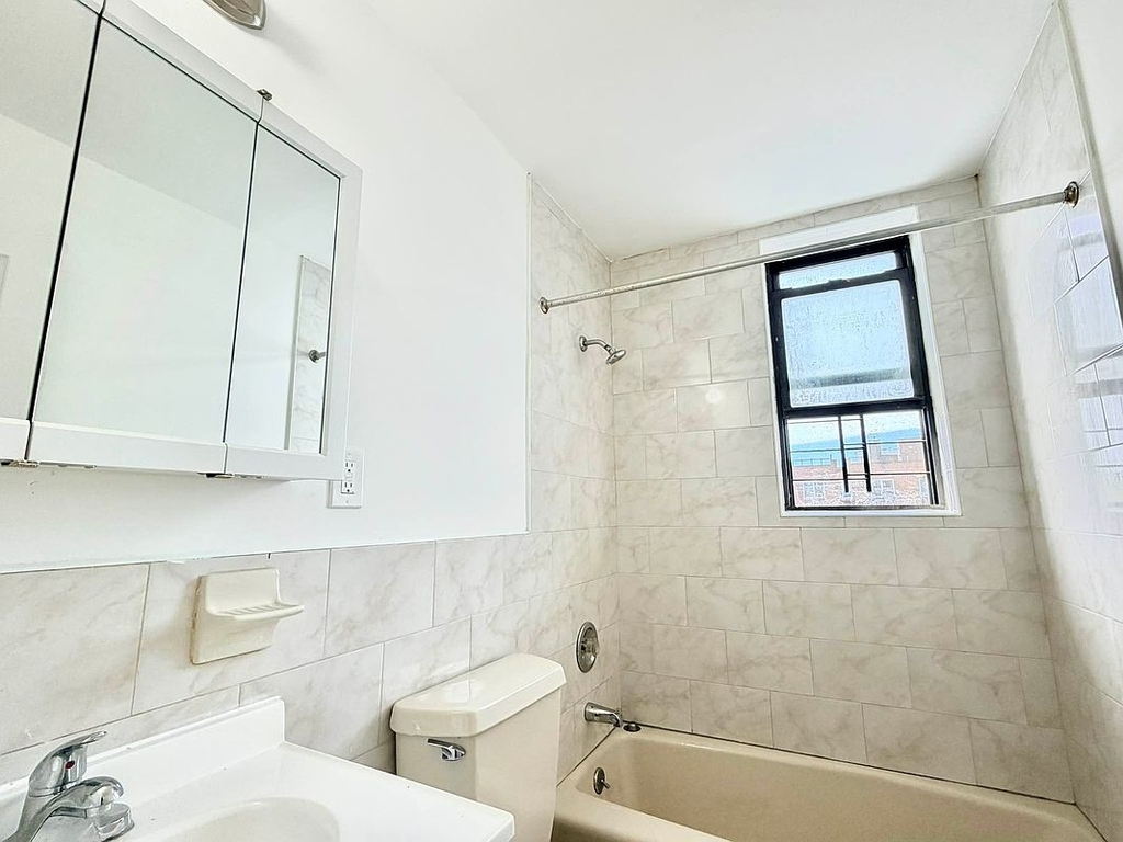 Bowne Street - Photo 17