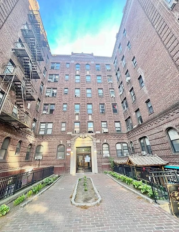 Bowne Street - Photo 19