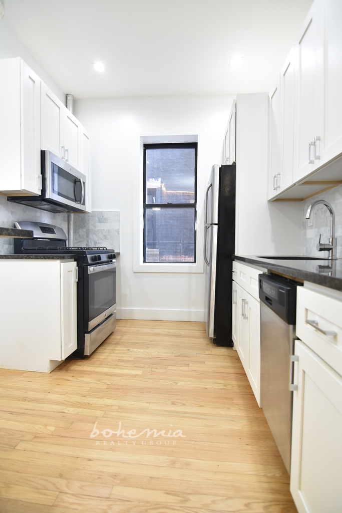 Wadsworth Avenue - Photo 2