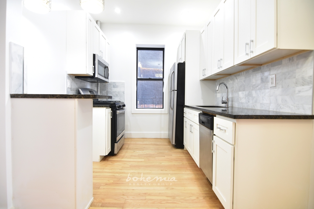 Wadsworth Avenue - Photo 1