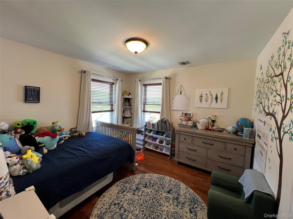 65 Lincoln Avenue E - Photo 3