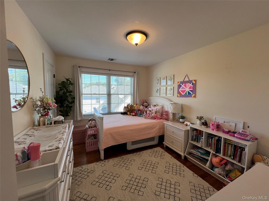 65 Lincoln Avenue E - Photo 1