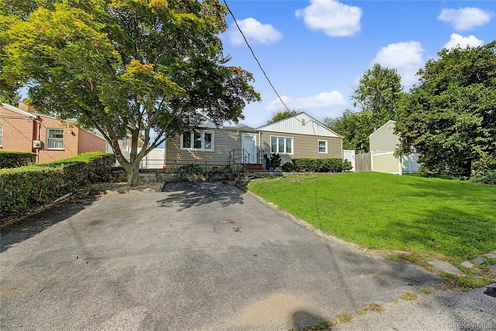 28 Roundhill Drive - Photo 1
