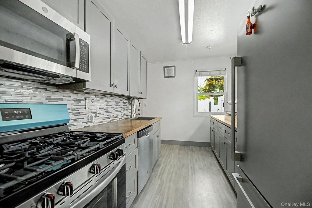 28 Roundhill Drive - Photo 5