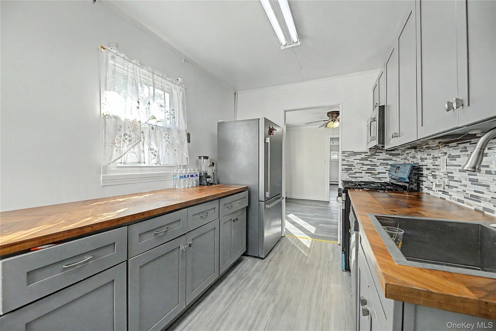 28 Roundhill Drive - Photo 6