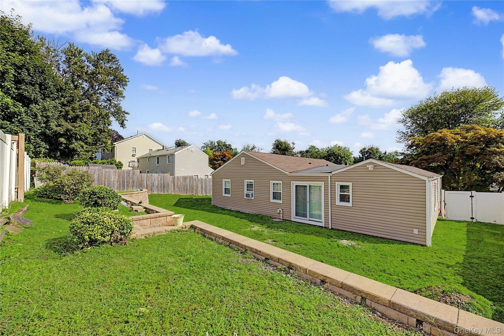 28 Roundhill Drive - Photo 16