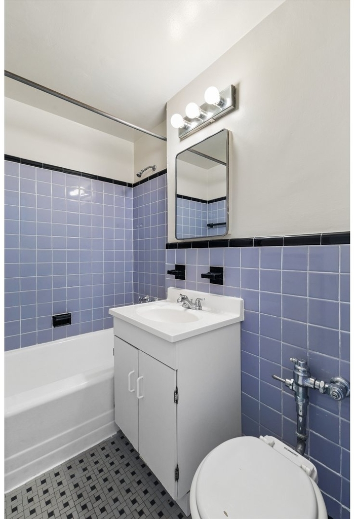 225 E 46th Street - Photo 3