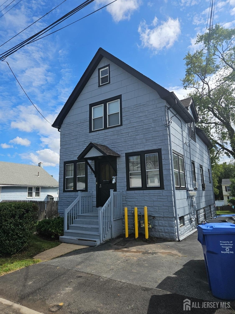 582 Mereline Avenue - Photo 0