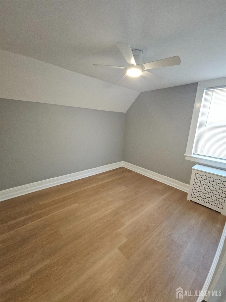 582 Mereline Avenue - Photo 2