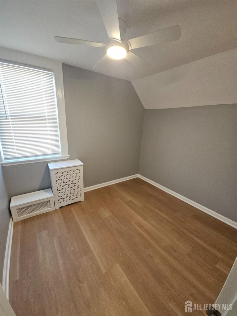 582 Mereline Avenue - Photo 3