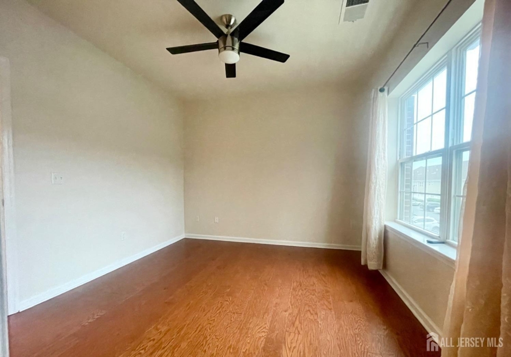728 Strassle Way - Photo 6