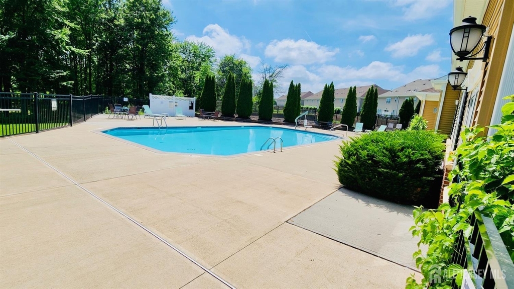 728 Strassle Way - Photo 22