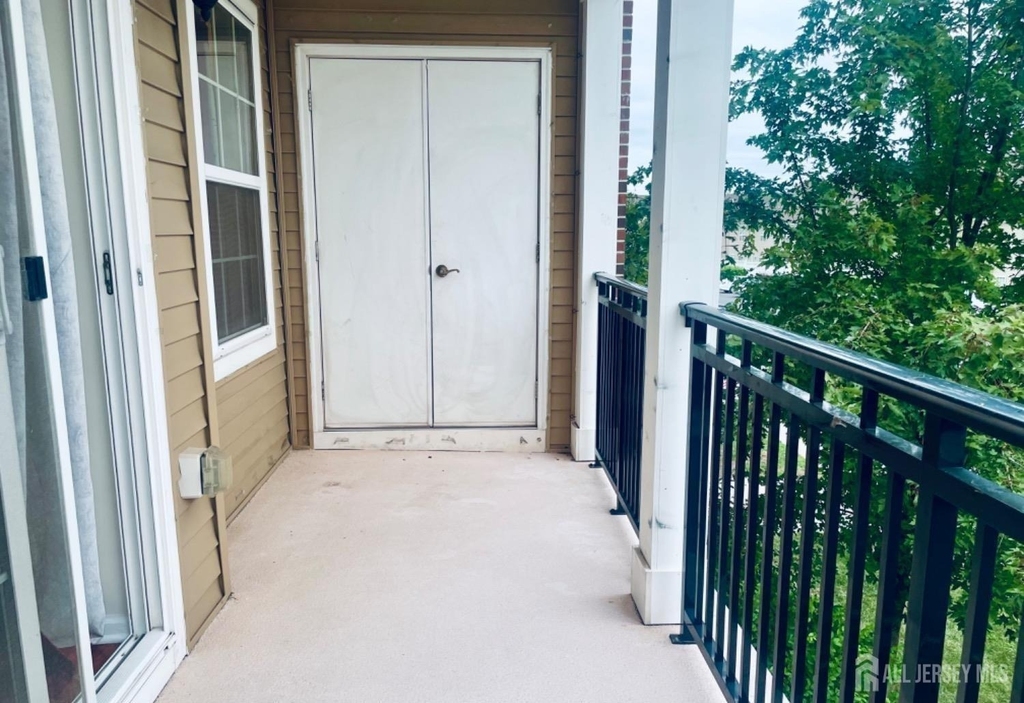 728 Strassle Way - Photo 10