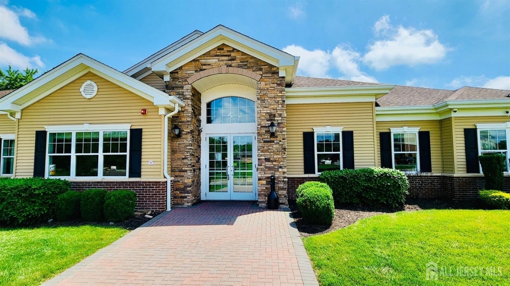 728 Strassle Way - Photo 17