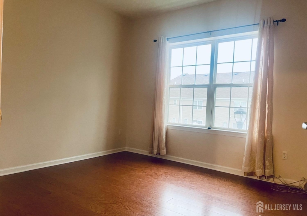 728 Strassle Way - Photo 7