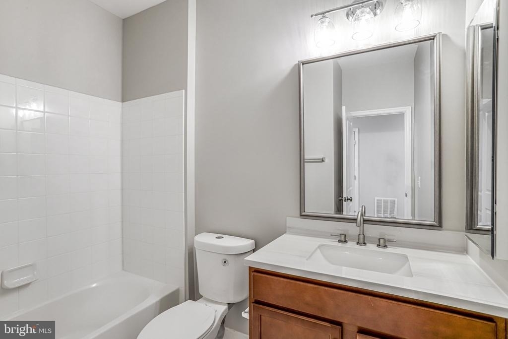 42274 Hampton Woods Terrace - Photo 2