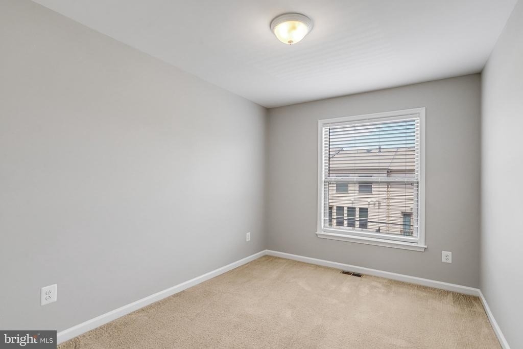 42274 Hampton Woods Terrace - Photo 12