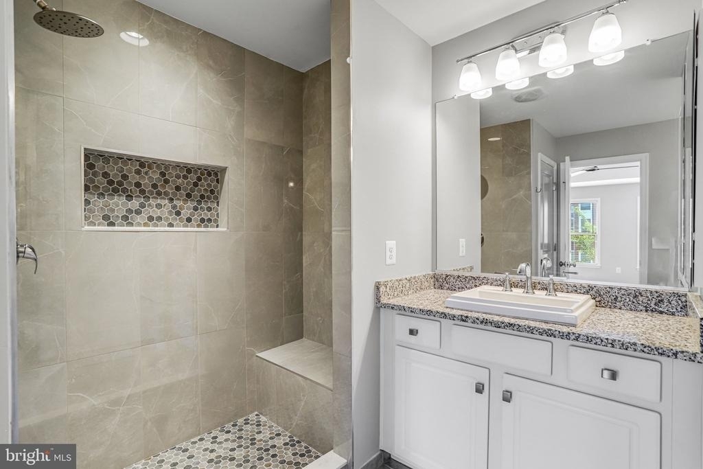 42274 Hampton Woods Terrace - Photo 19