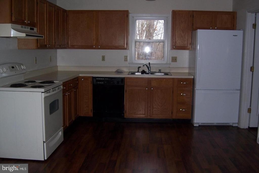 1258 Lakeview Drive - Photo 2