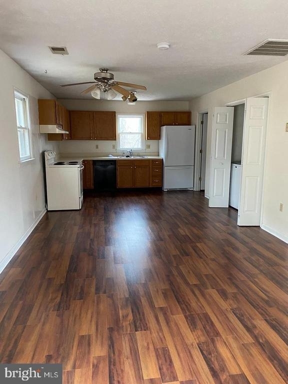 1258 Lakeview Drive - Photo 3