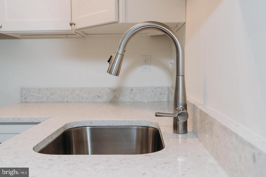 380 Broadview Avenue - Photo 1